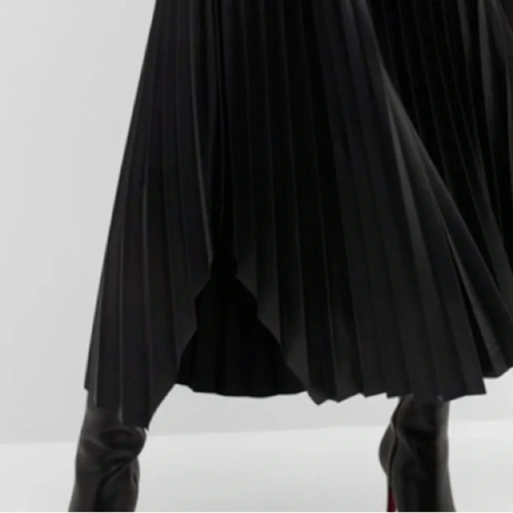 Elie Tahari leather The Amalia Pleated Mixed Media Sweater Dress
Color black - Picture 5 of 13